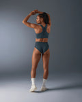 femme portant une culotte de sport sans couture hastko PANTY N°48