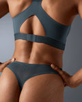femme portant un string de sport sans couture hastko STRING N°19