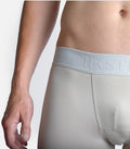 homme portant un boxer de sport