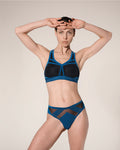 femme portant un tanga de sport sans couture hastko TANGA N°23