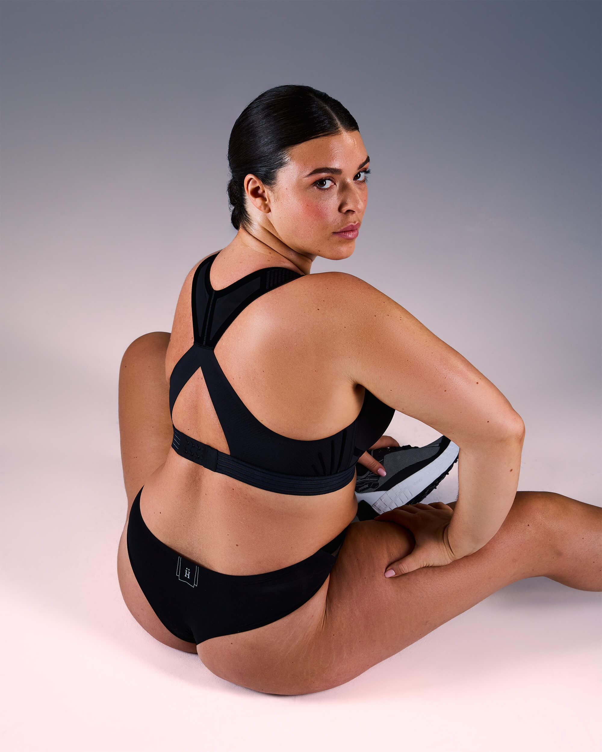 femme portant une brassière de sport hastko BRA N°38
