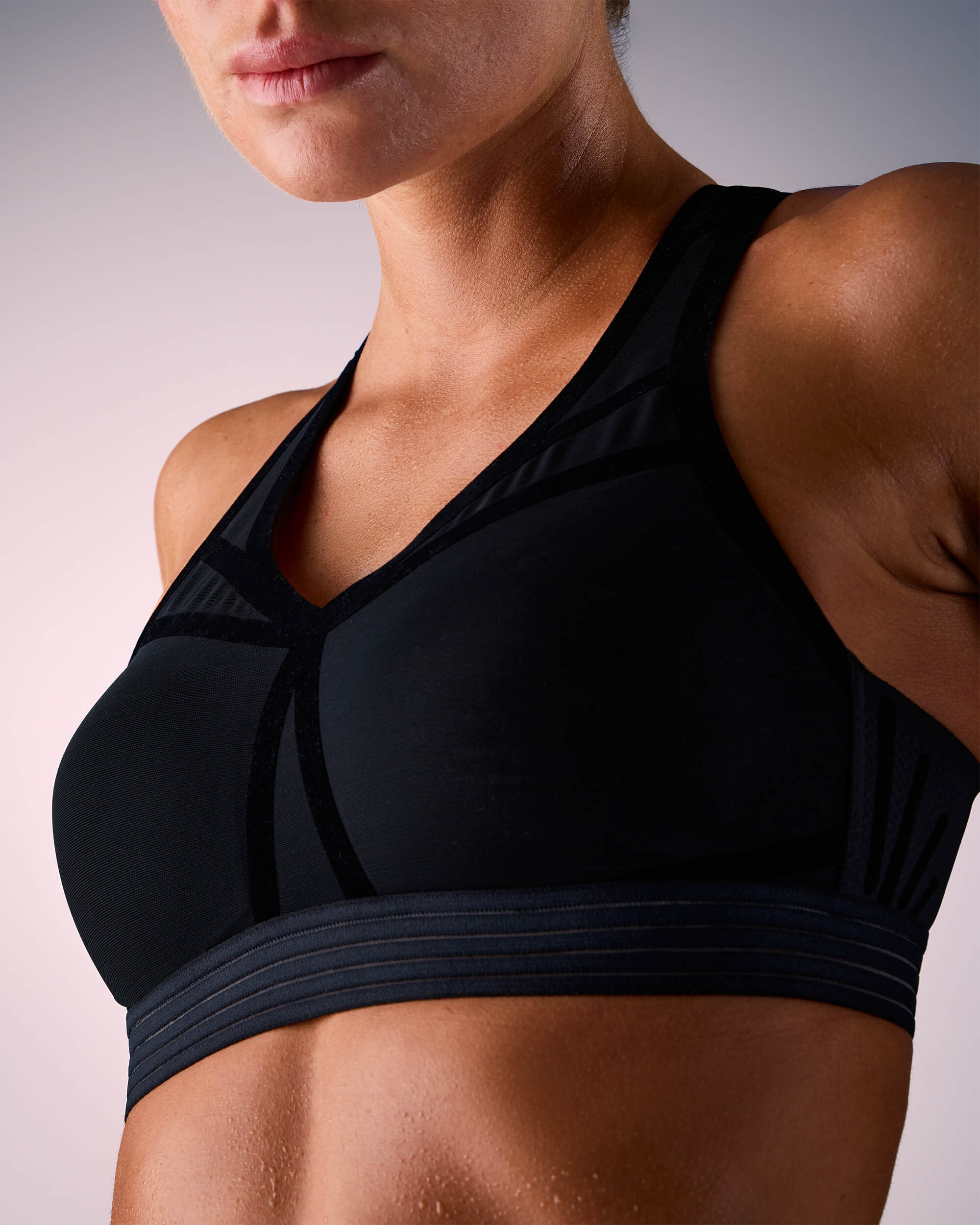 femme portant une brassière de sport hastko BRA N°38