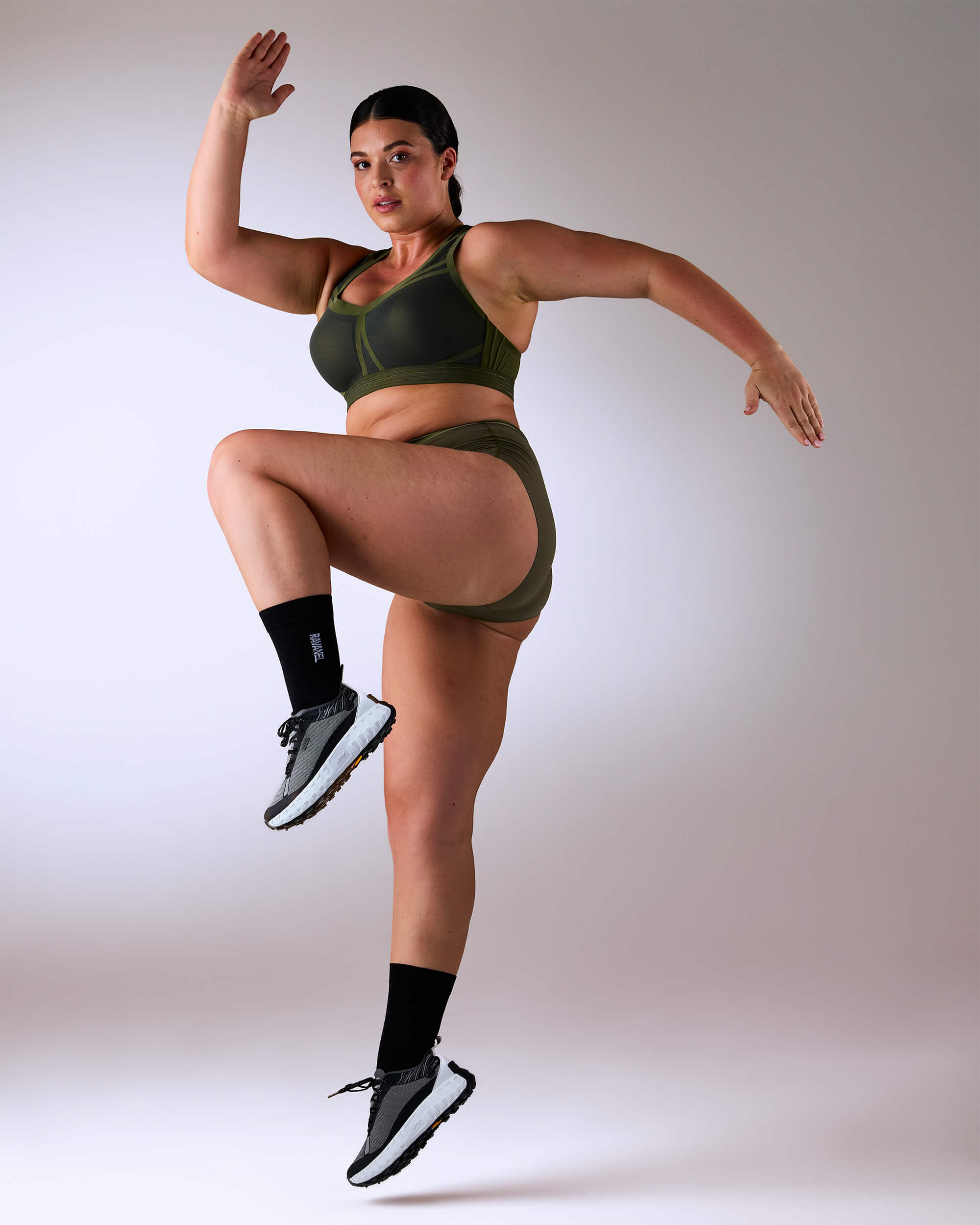 femme portant une brassière de sport hastko BRA N°38