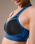 femme portant une brassière de sport