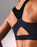 femme portant une brassière de sport hastko BRA N°39