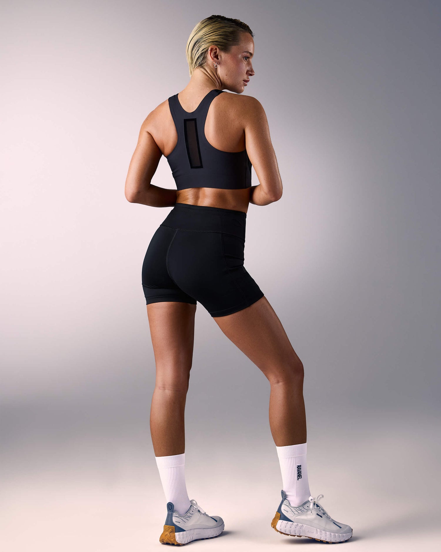 femme portant une brassière de sport hastko BRA N°42