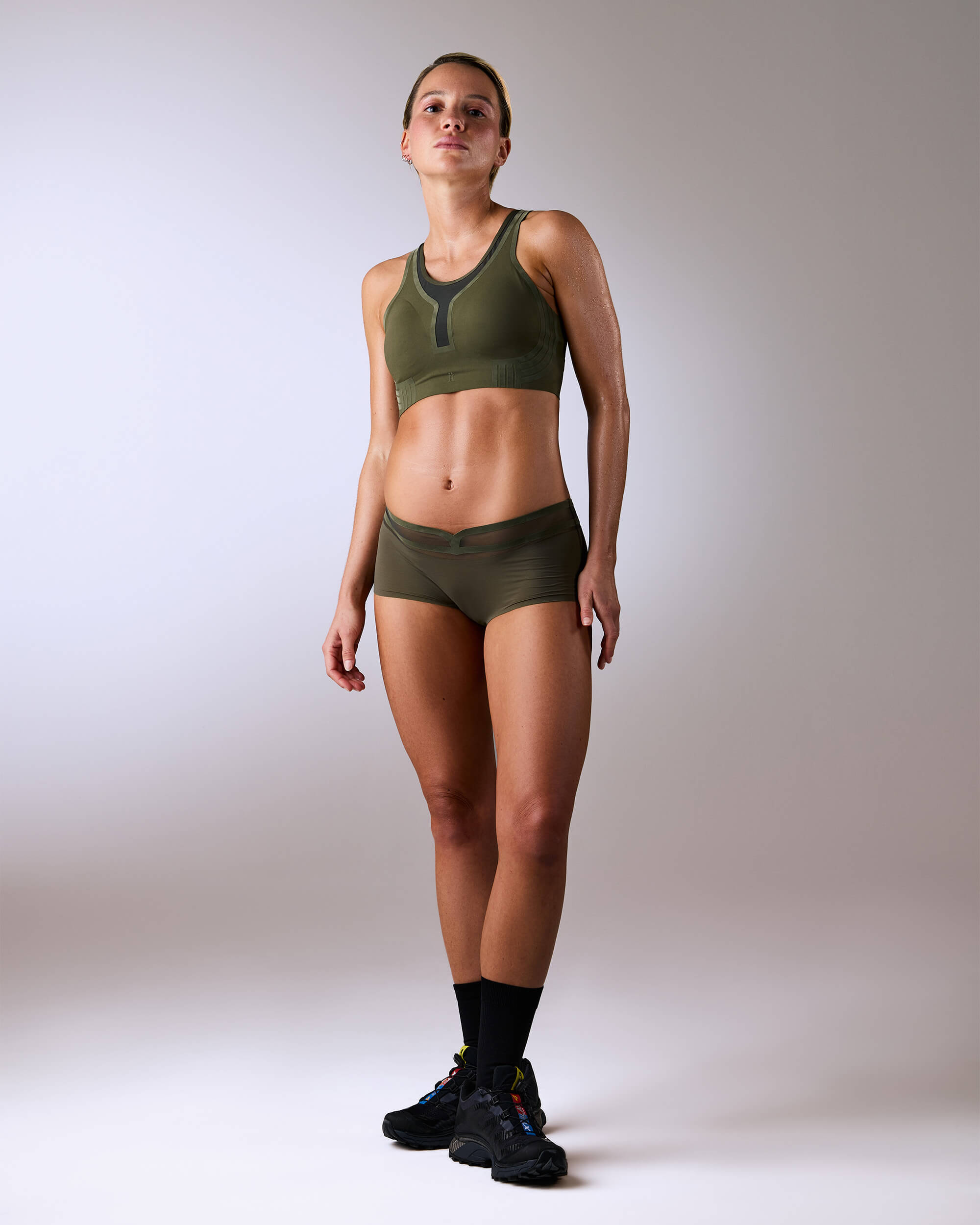 femme portant une brassière de sport hastko BRA N°42