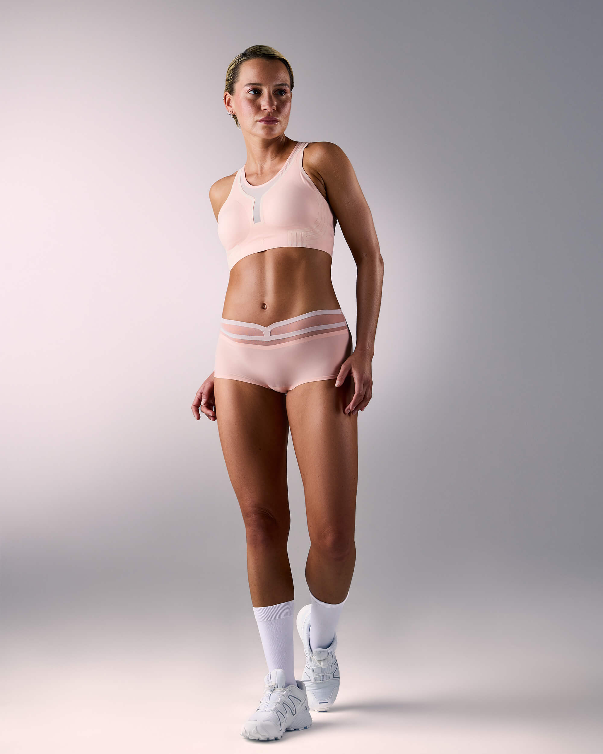 femme portant une brassière de sport hastko BRA N°42