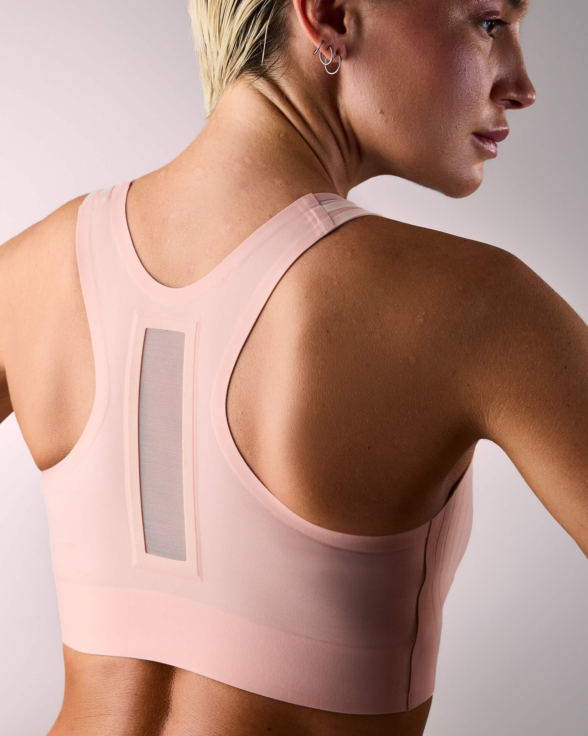 femme portant une brassière de sport hastko BRA N°42
