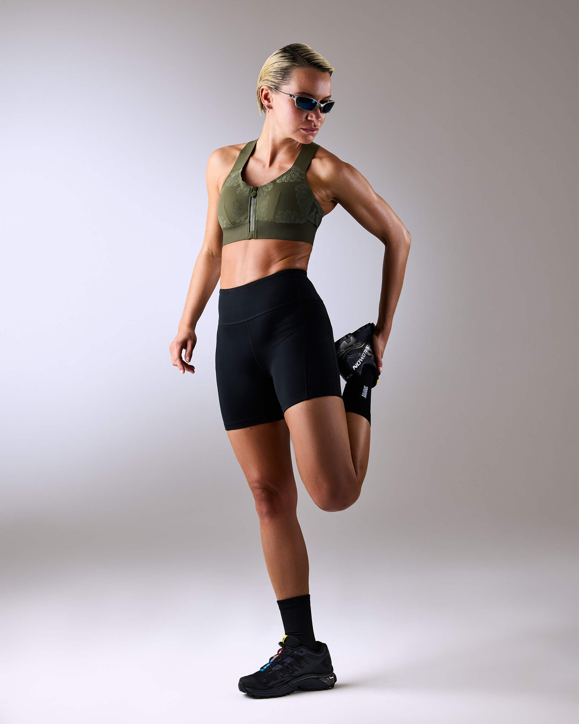 femme portant une brassière de sport hastko BRA N°92