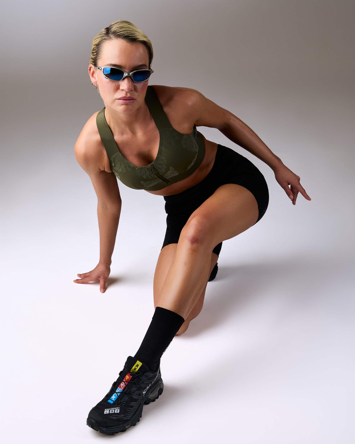 femme portant une brassière de sport hastko BRA N°92
