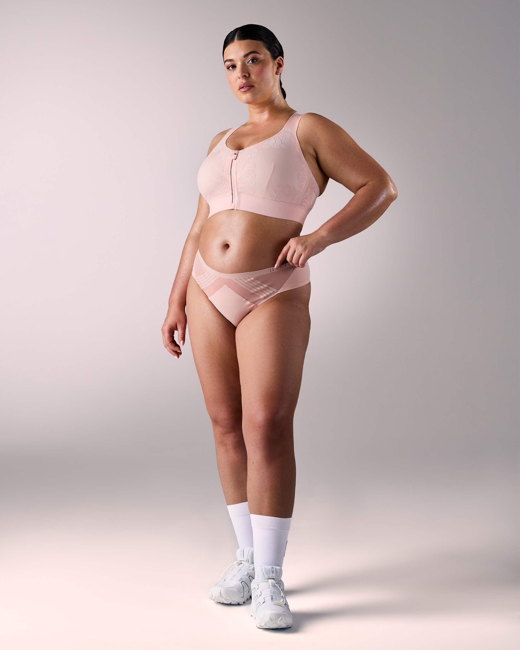 femme portant une brassière de sport hastko BRA N°92