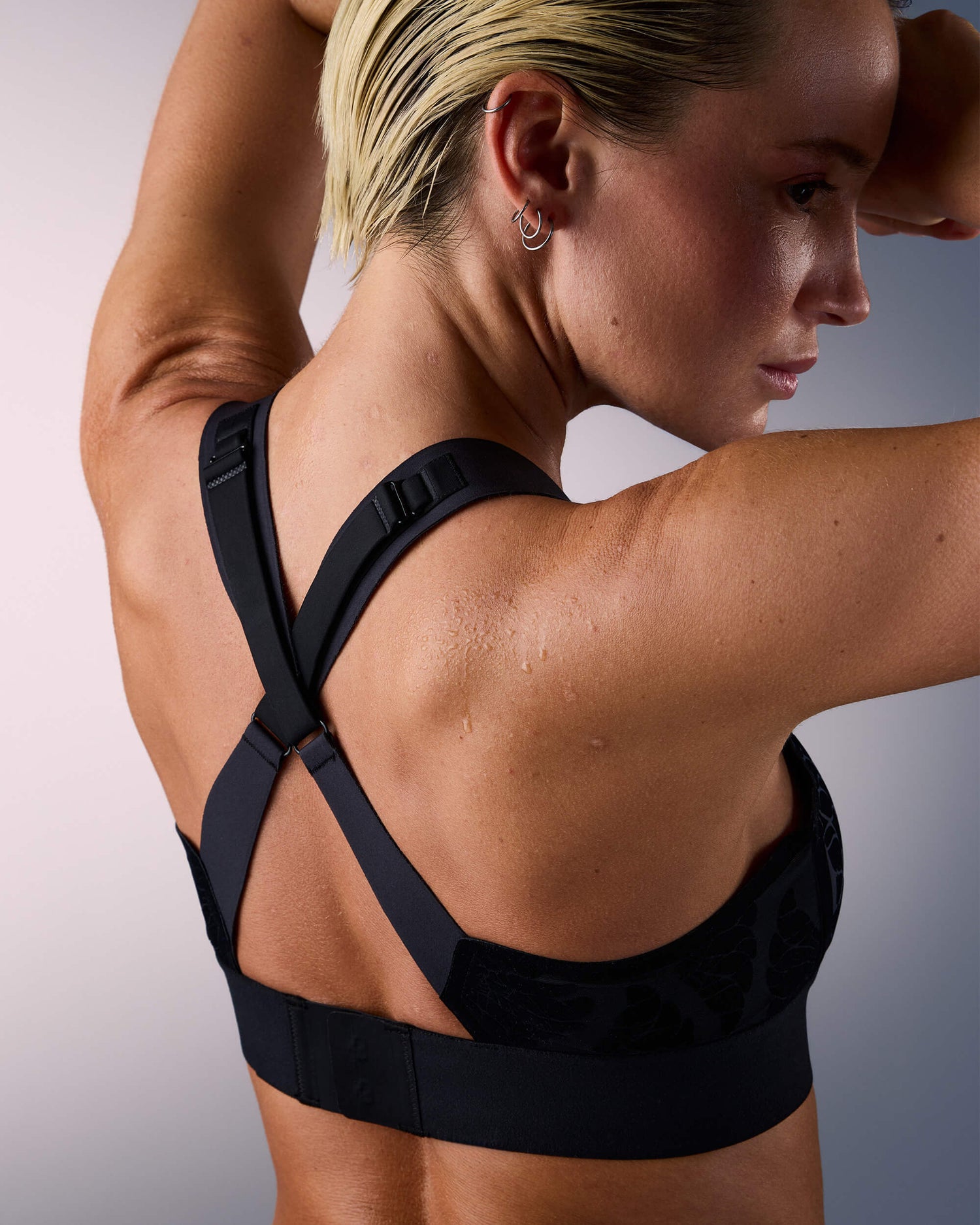 femme portant une brassière de sport hastko BRA N°92