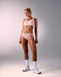 femme portant une culotte de sport sans couture hastko PANTY N°91