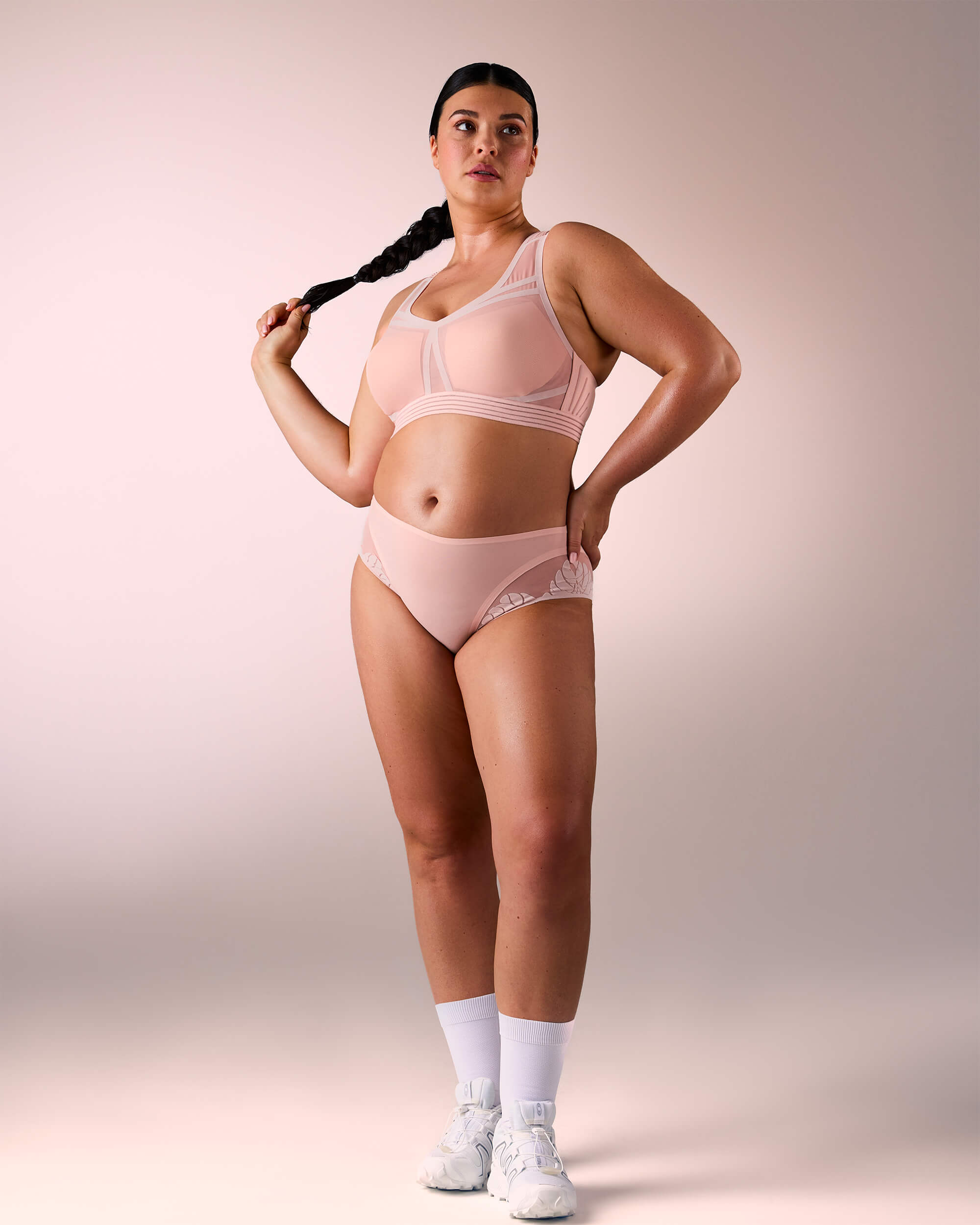 femme portant une culotte de sport sans couture hastko PANTY N°91