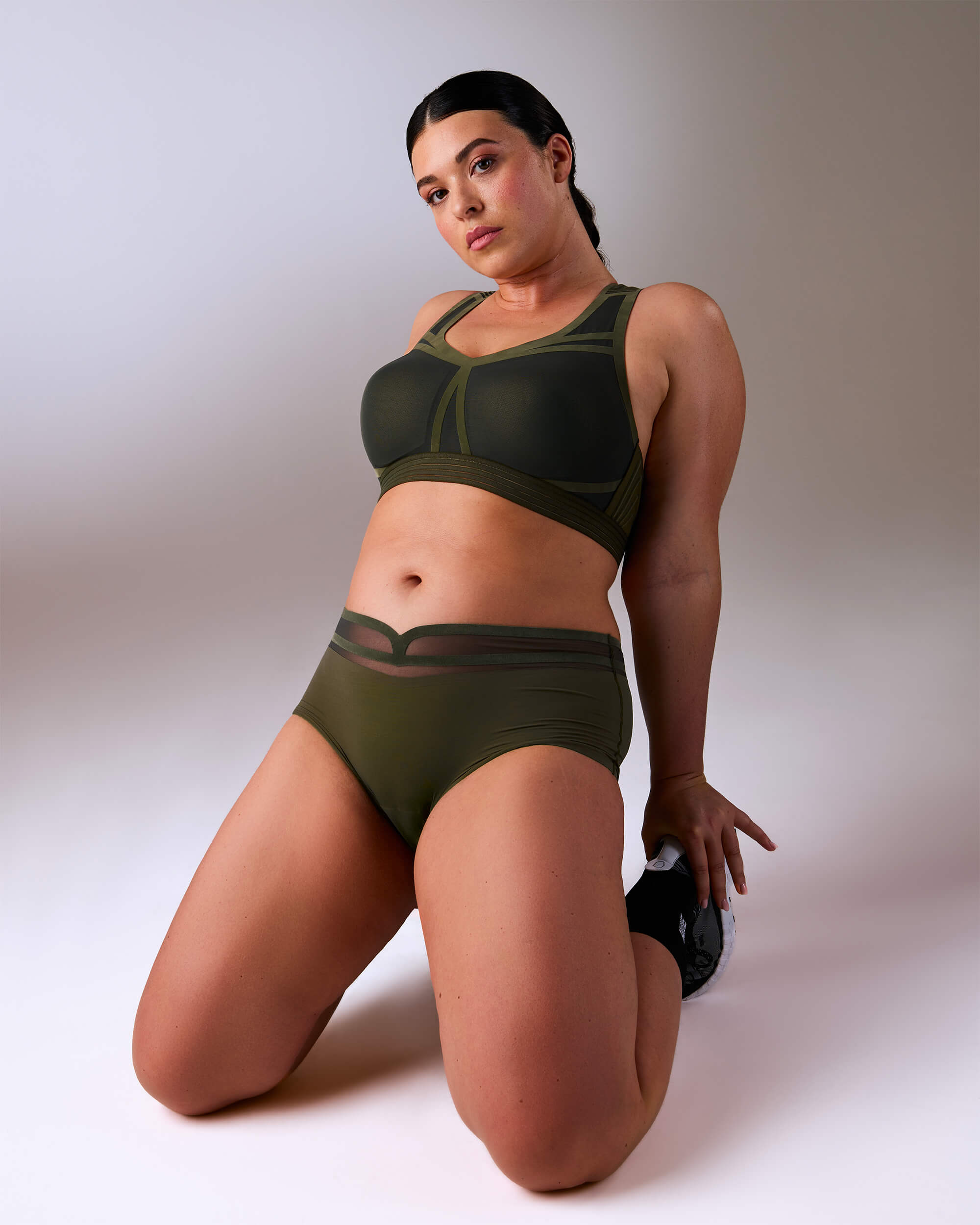 femme portant un shorty de sport sans couture hastko SHORTY N°19