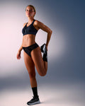 femme portant un tanga de sport sans couture hastko TANGA N°23