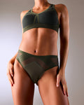 femme portant un tanga de sport sans couture hastko TANGA N°23