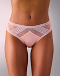 femme portant un tanga de sport sans couture hastko TANGA N°23