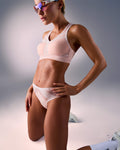 femme portant un tanga de sport sans couture hastko TANGA N°23