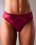 femme portant un tanga de sport sans couture hastko TANGA N°23