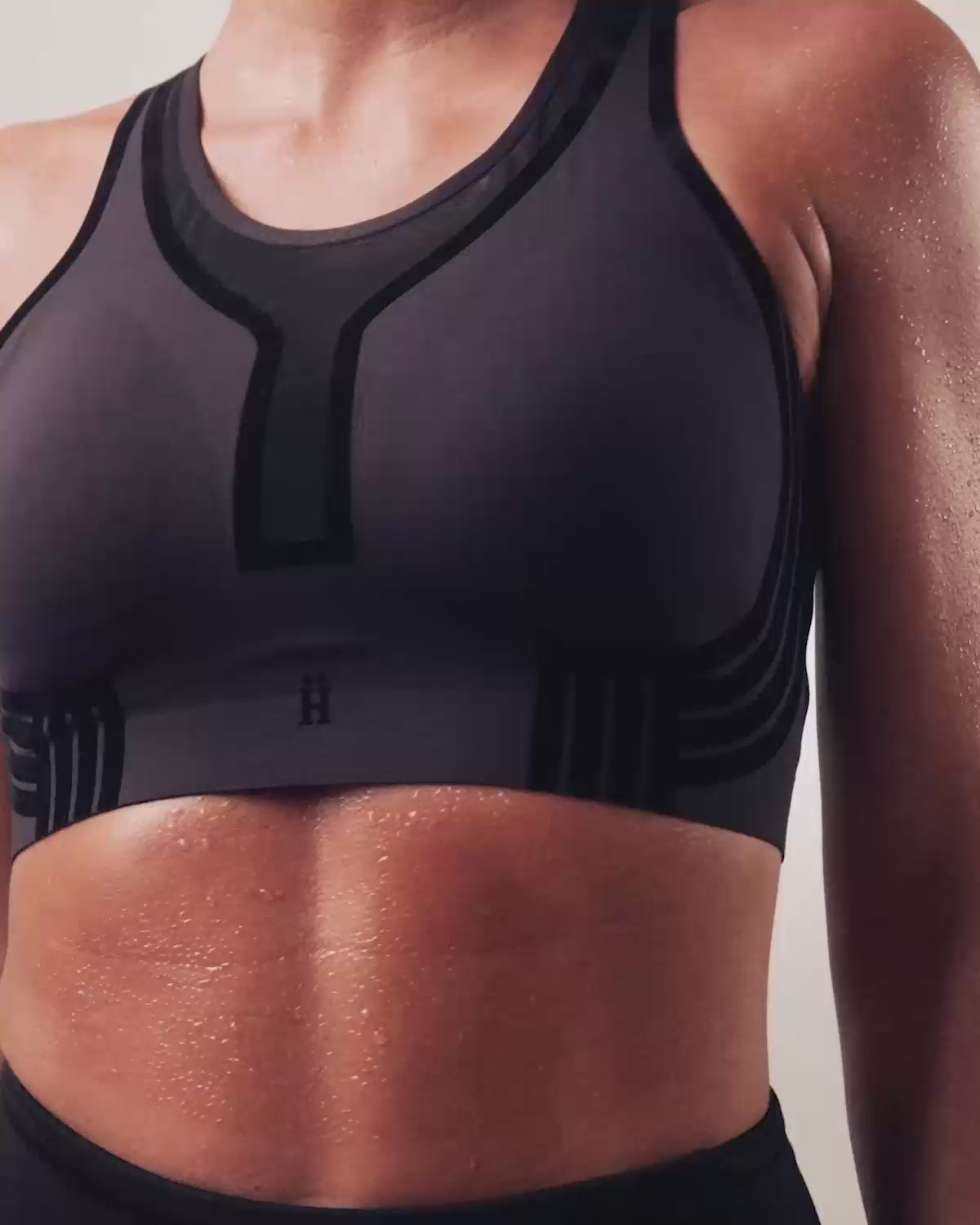 vidéo femme portant une brassière de sport hastko BRA N°42