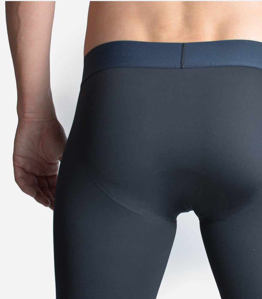 homme portant un boxer de sport