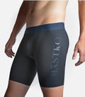 homme portant un boxer de sport