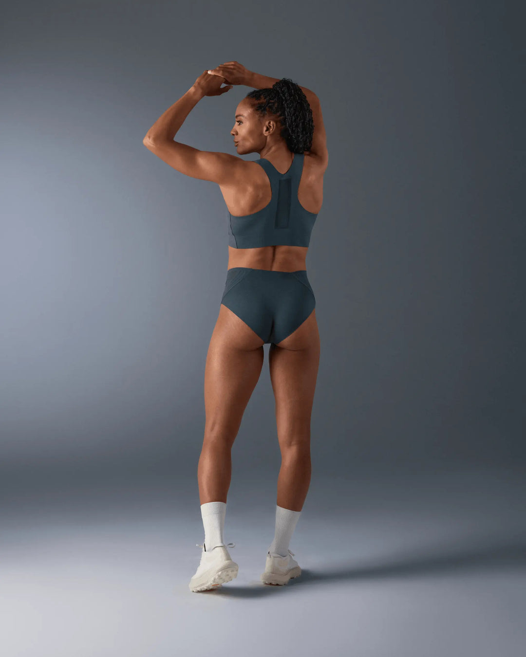 femme portant une culotte de sport sans couture hastko PANTY N°48 #color_ardoise