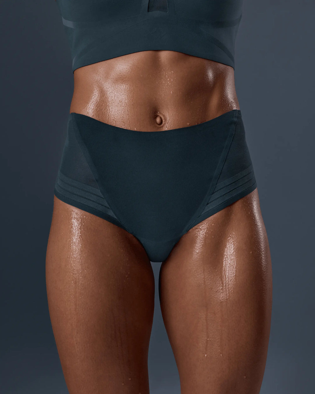 femme portant une culotte de sport sans couture hastko PANTY N°48 #color_ardoise