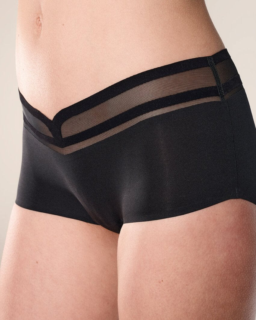 femme portant une culotte shorty pour le sport sans coutures 