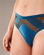 femme portant un tanga de sport sans couture hastko TANGA N°23  
