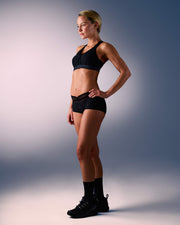 femme portant une brassière de sport hastko BRA N°38 