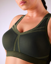 femme portant une brassière de sport hastko BRA N°38 