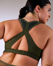 femme portant une brassière de sport hastko BRA N°38 