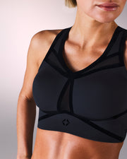 femme portant une brassière de sport hastko BRA N°39 