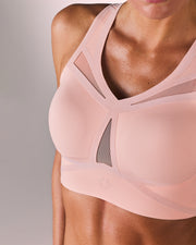 femme portant une brassière de sport hastko BRA N°39 