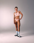 femme portant une brassière de sport hastko BRA N°39 