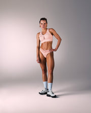 femme portant une brassière de sport hastko BRA N°39 