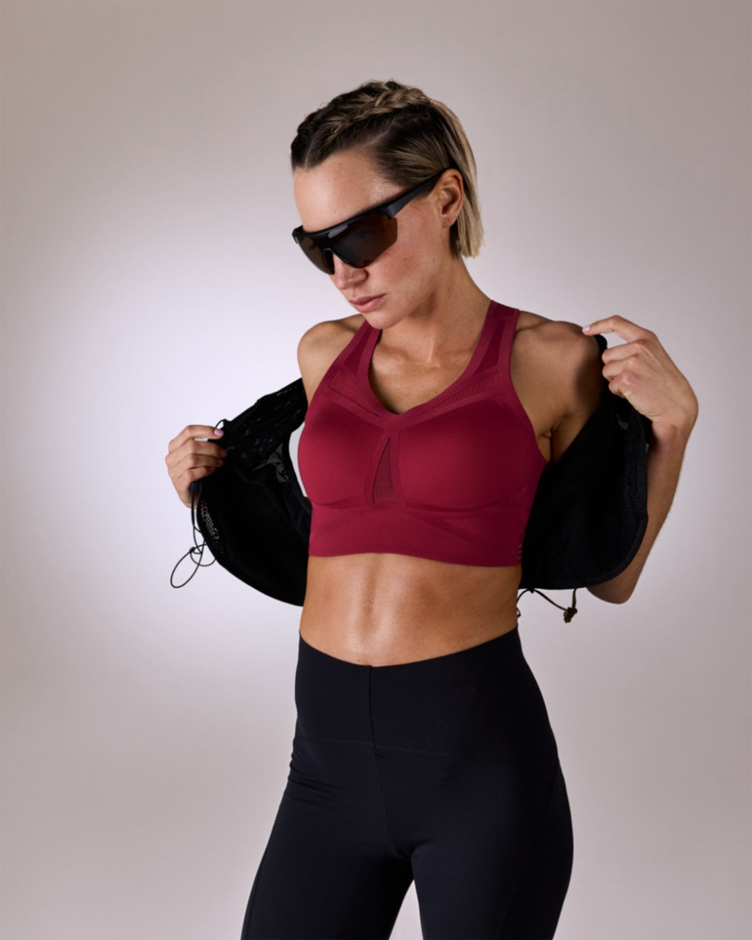 femme portant une brassière de sport hastko BRA N°39 #color_tuscany-bordeaux