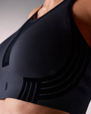 femme portant une brassière de sport hastko BRA N°42 