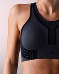 femme portant une brassière de sport hastko BRA N°42 