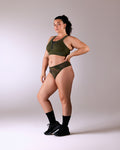 femme portant une brassière de sport hastko BRA N°42 