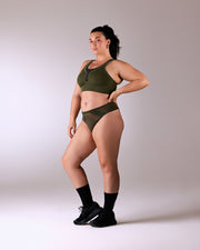 femme portant une brassière de sport hastko BRA N°42 