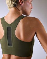 femme portant une brassière de sport hastko BRA N°42 