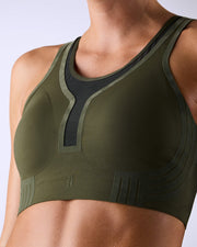 femme portant une brassière de sport hastko BRA N°42 