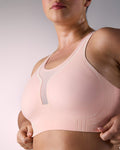 femme portant une brassière de sport hastko BRA N°42 