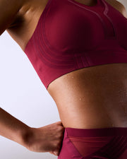 femme portant une brassière de sport hastko BRA N°42 