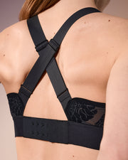 femme portant une brassière de sport 