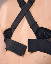 femme portant une brassière de sport 